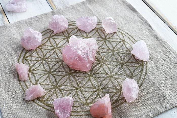 Rose quartz meaning uses and benefits
